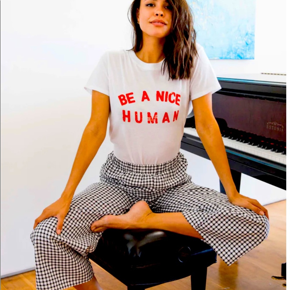 Be A nice human tee